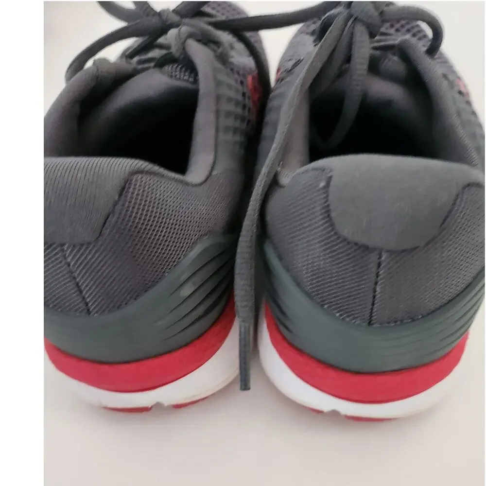 7.5 Under Armour Big Kid tennis shoes